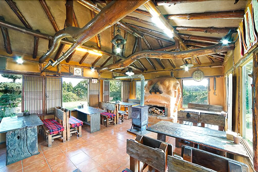 Seogwipo Pyeonwoon Sanjang Pension