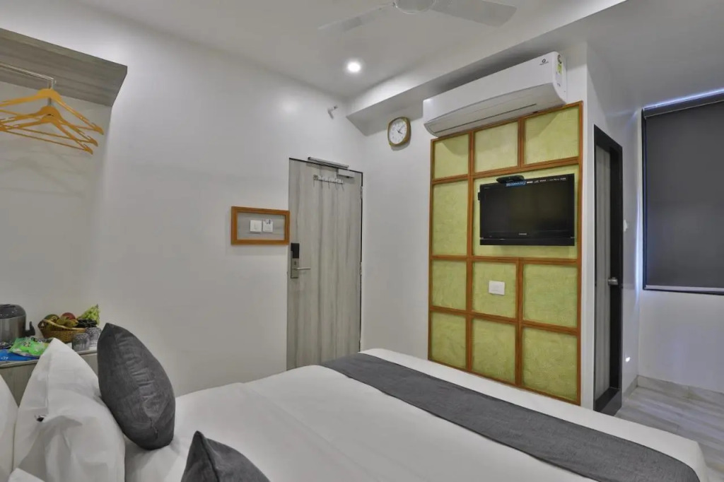 Treebo Urban, 1 Km From Railway Station