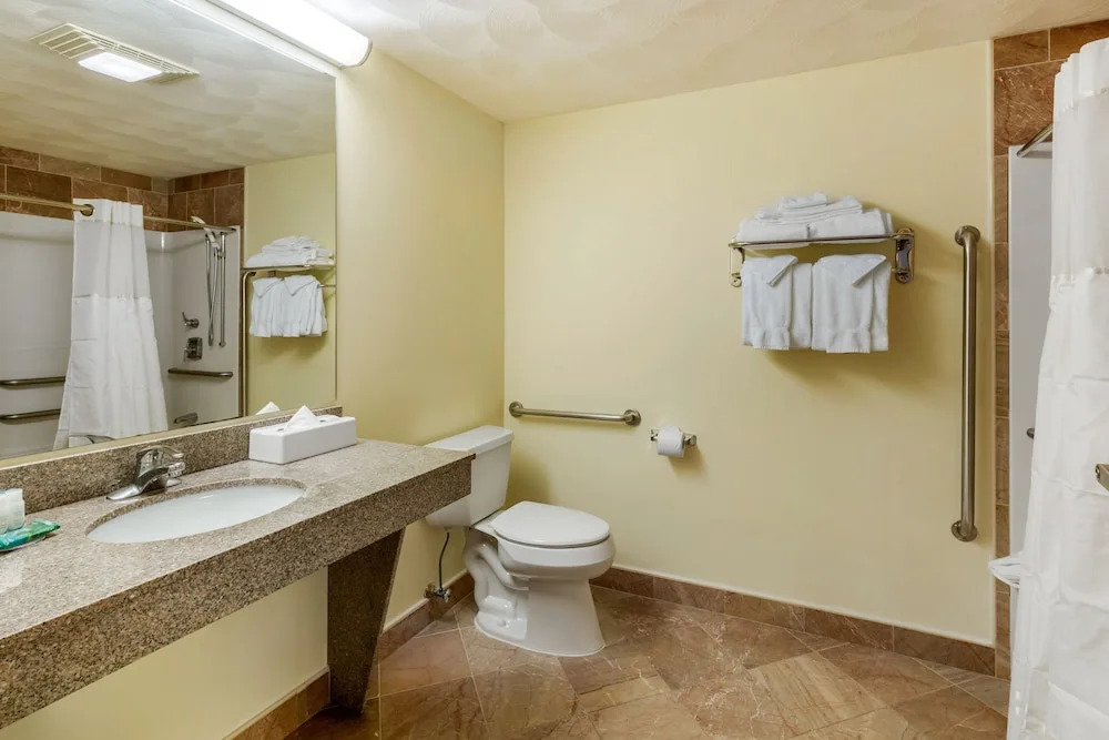 Atlantic Beach Hotel & Suites