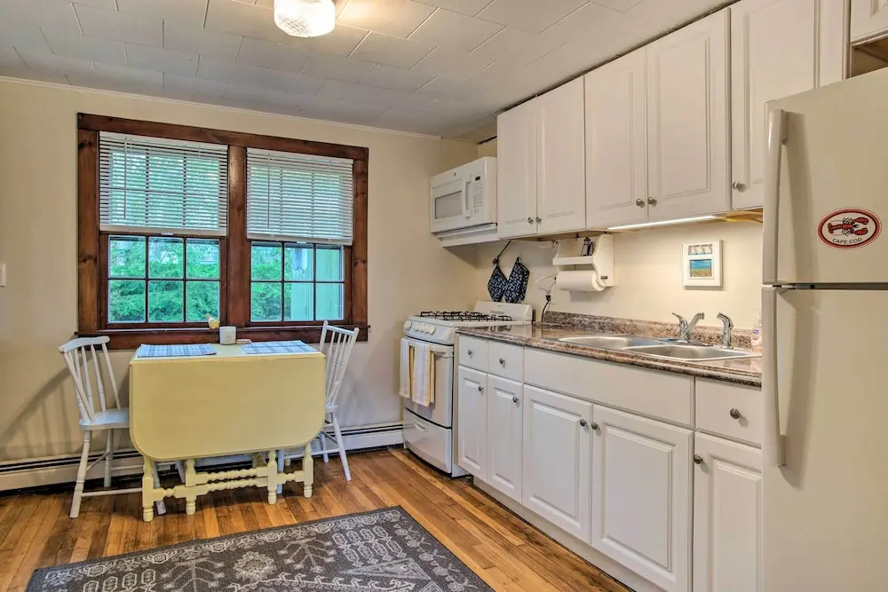 South Yarmouth Cottage ~ Half Mi to Beaches!