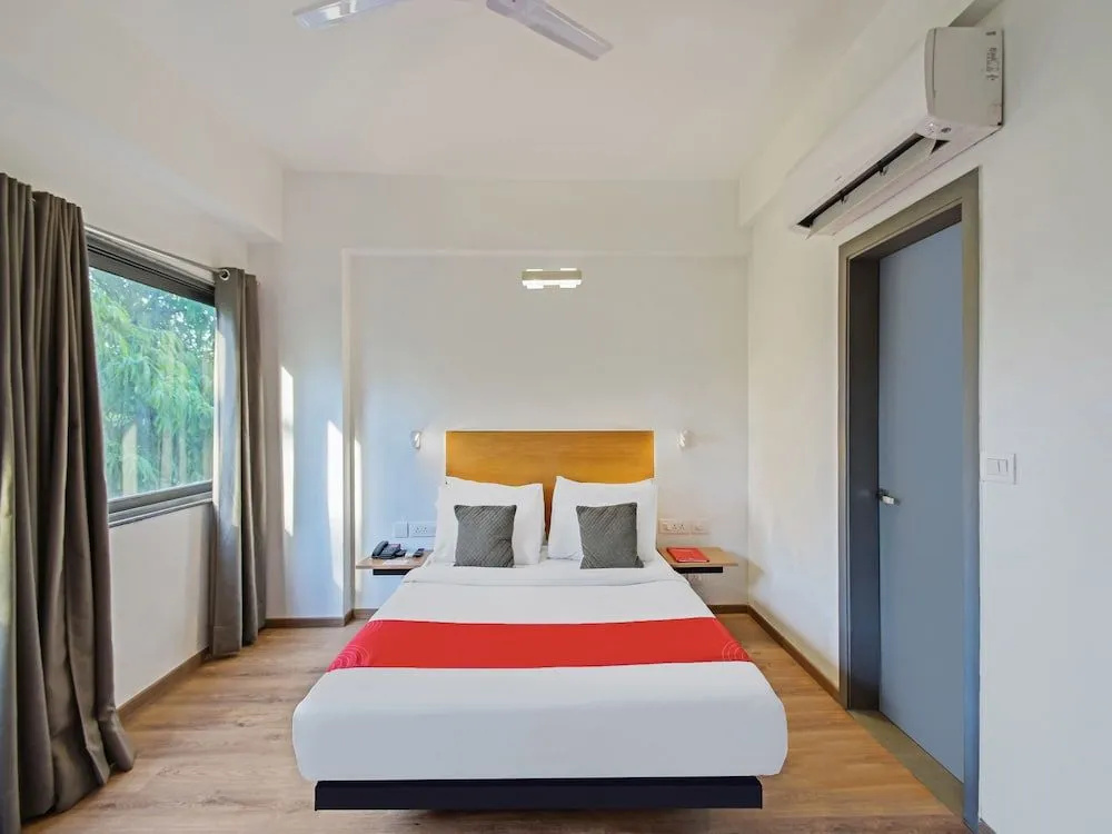 OYO Townhouse 030 Ashram Road Ahmedabad