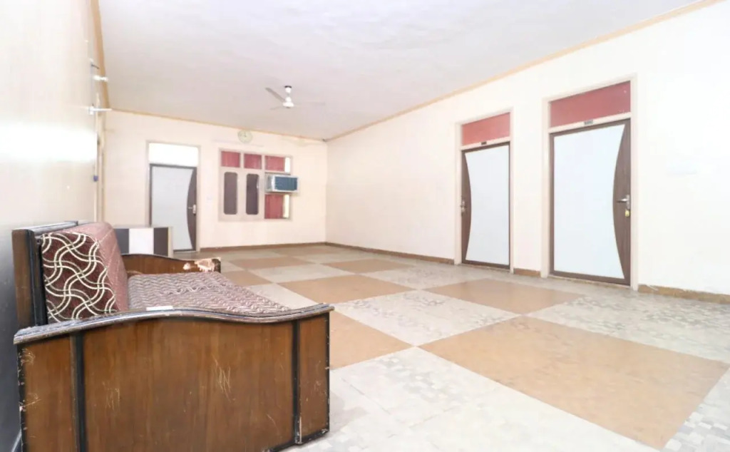 Oyo 27893 Sita Niwas Parking