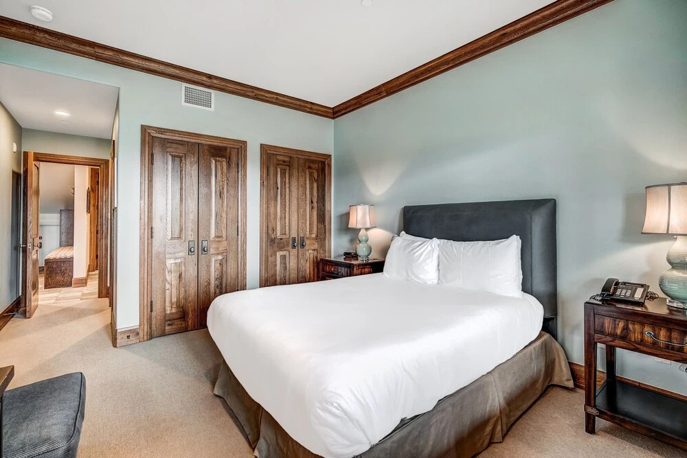 Luxury renovation! Ski-in/Ski-out 5 Br Private Townhome, Top of Bachelor Gulch - majestic view & exclusive location! by RedAwning