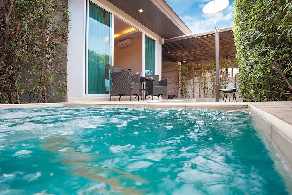 Jomtien Lamore Villa 2 Bedroom with Jacuzzi Pool