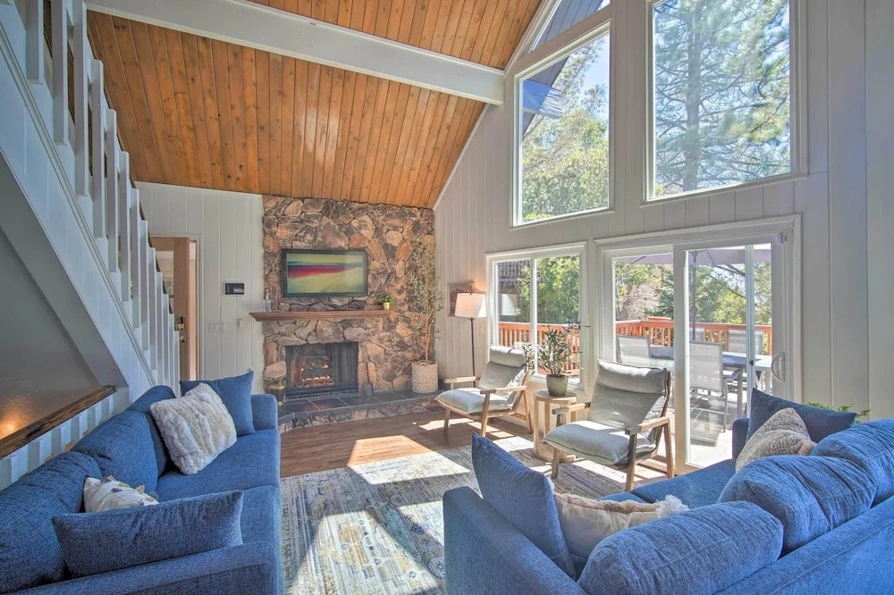 Stunning Lake Arrowhead Home: Decks & Hot Tub