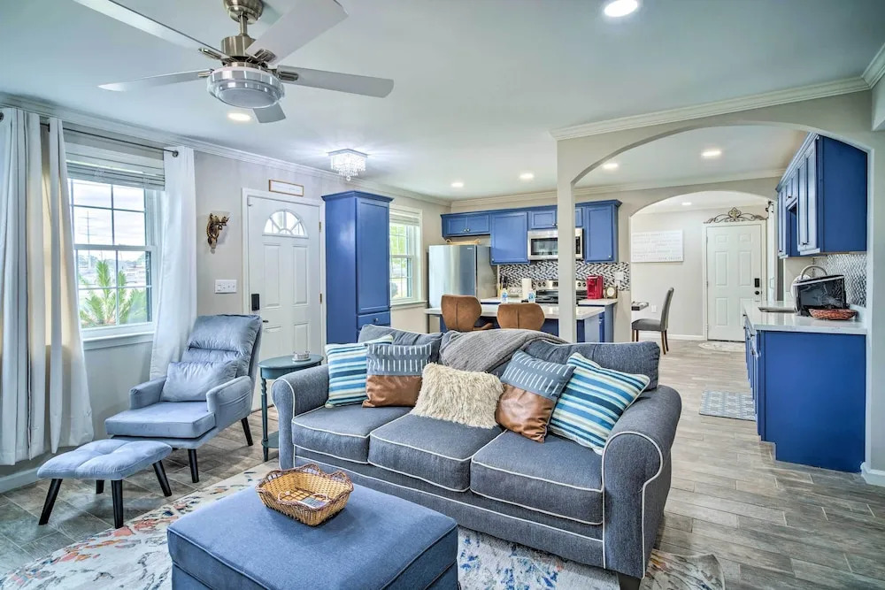 'blue Cottage in the Bayou' w/ Private Yard!