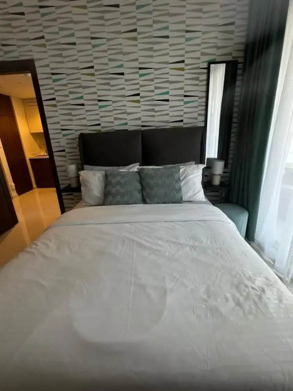 1BHK Burj View. Near Dubai Mall & Metro