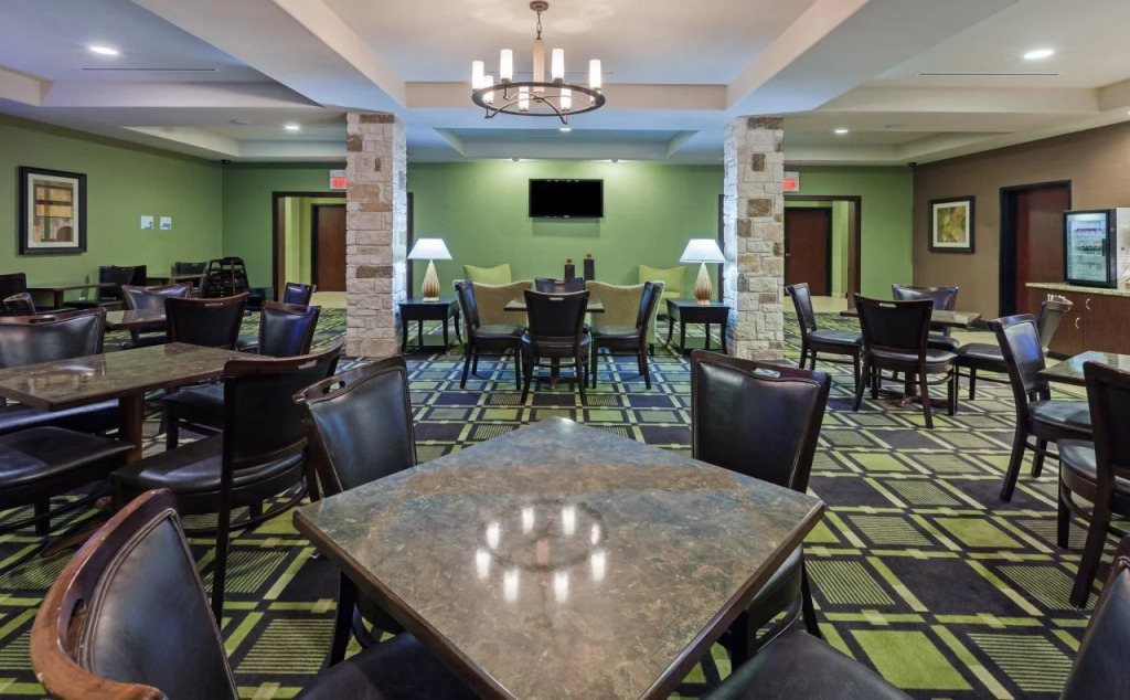 Holiday Inn Express & Suites Brady by IHG
