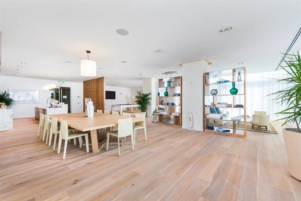 Top Fort Lauderdale Condo 9th Floor - Private and Sanitized, Hotel Amenities, Free Parking for Stays Over 27 Days, 400 ft From the Beach. Hosted by Super Host!