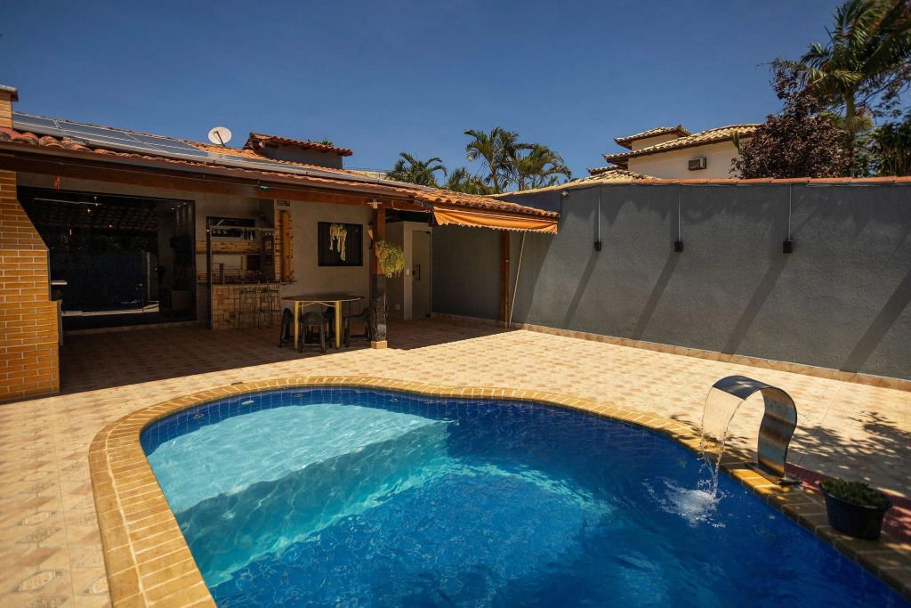 Casa com Piscina e Churrasqueira em Búzios | E 02