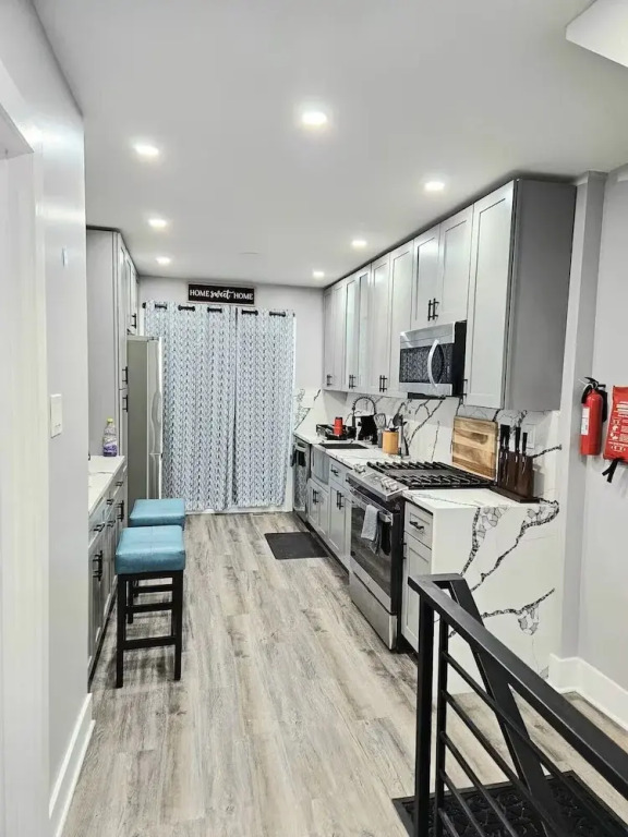 Cozy Home near City Center with Hot tub