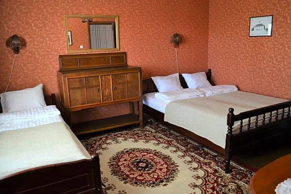 Kraavi Guest Hostel