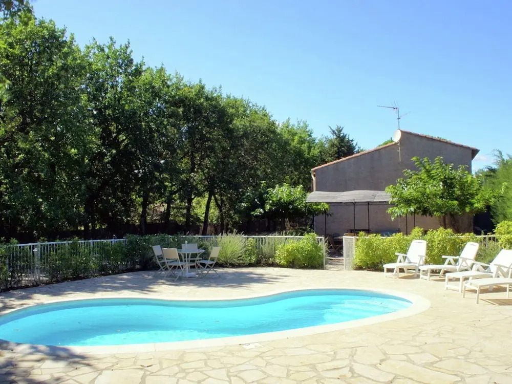 Charming Holiday Home in Régusse, Provence With Terrace