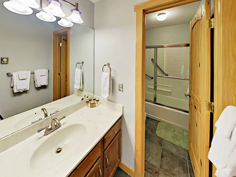 30 E Viking Dr Condo A101 3 Bedrooms 2 Bathrooms Condo