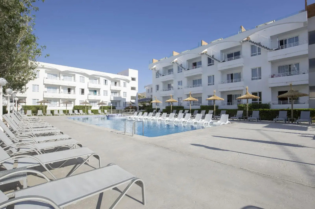 Cabot Hobby Club Apartments