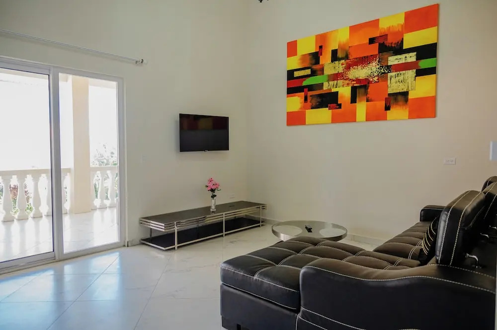 Spacious 4-bedroom Apartment 2 km From Eagle Beach - Dream Suites Aruba