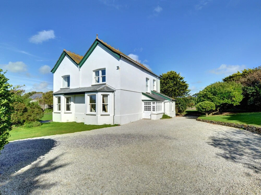 Modern Holiday Home in Padstow With Garden