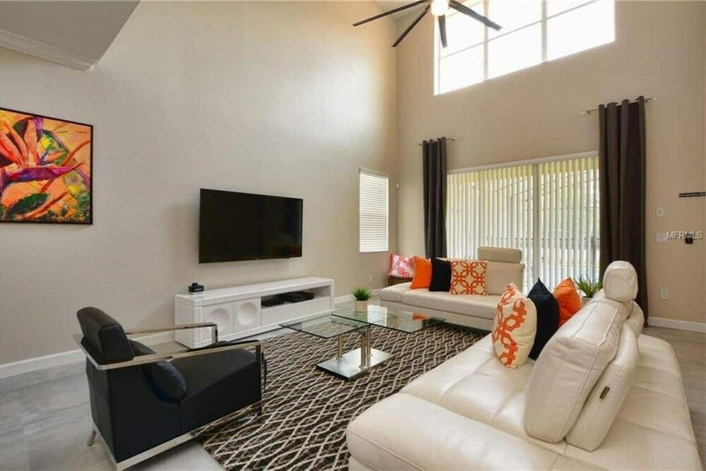 Amazing Home With Pool 8950