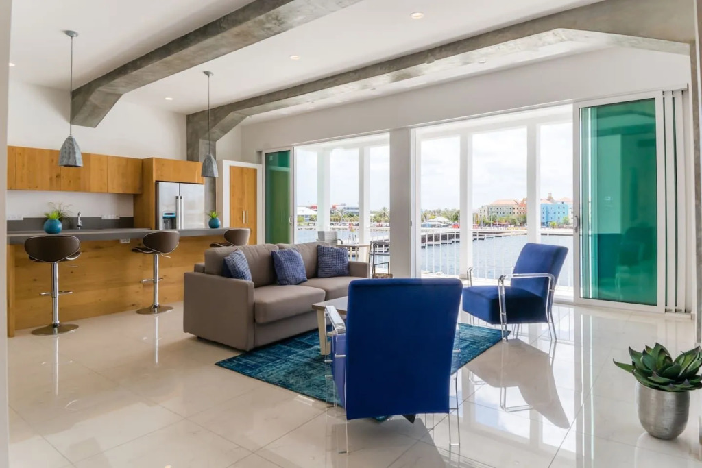 Luxurious Yacht View Apt w Balcony at Famous Handelskade
