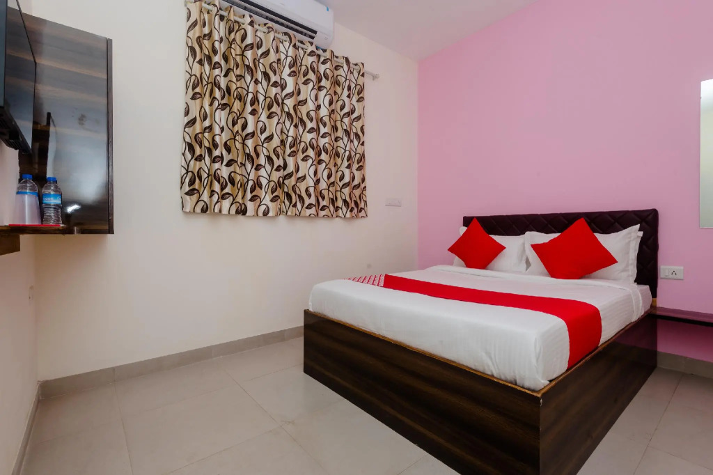 OYO 27896 Everest Inn