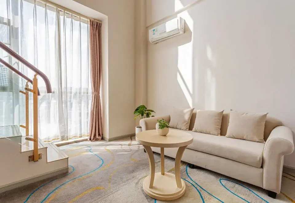 Huaning Hotel