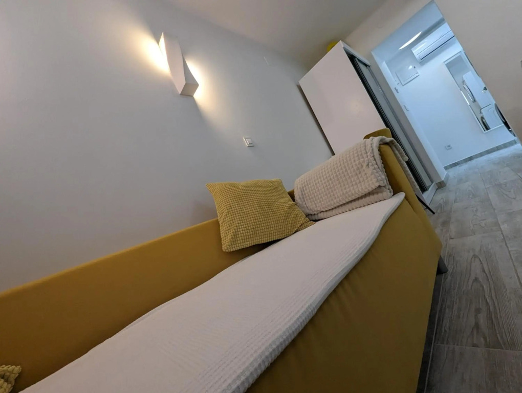 Chic Modern Studio in Historic Building w Floor Heating, 65" TV, Washer and Dryer