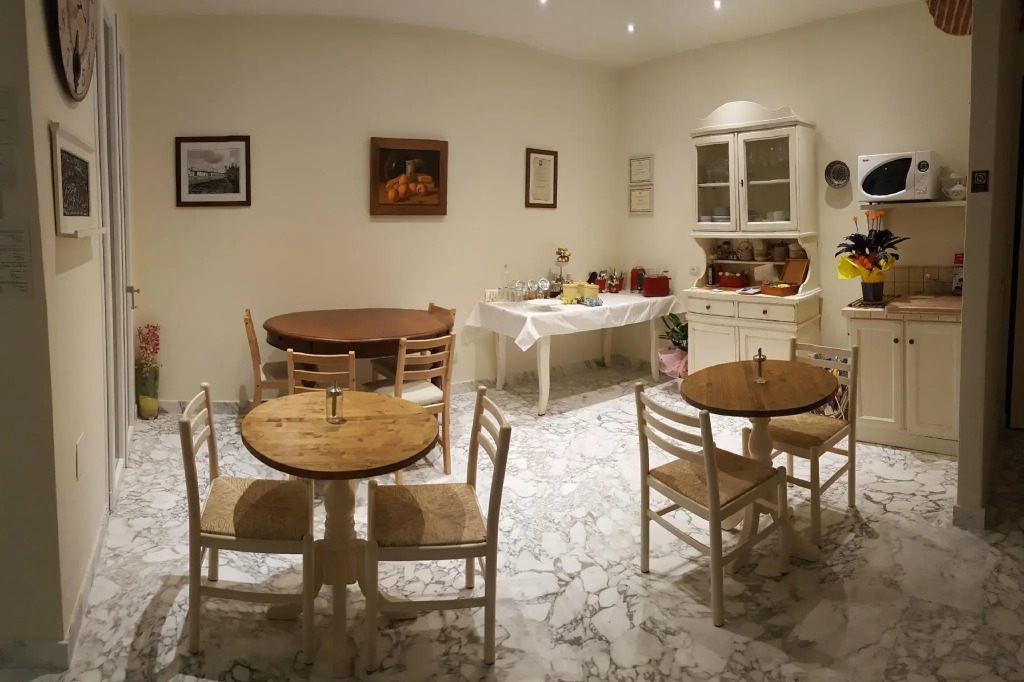 Five Roses Bed & Breakfast