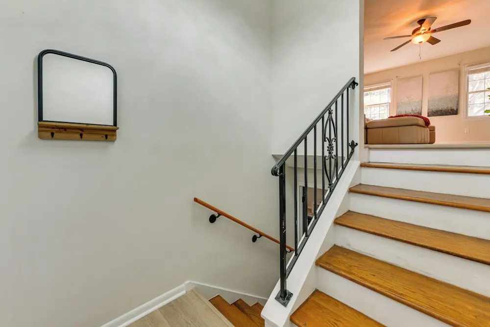 Inviting Columbus Home w/ Deck: 7 Mi to Downtown!