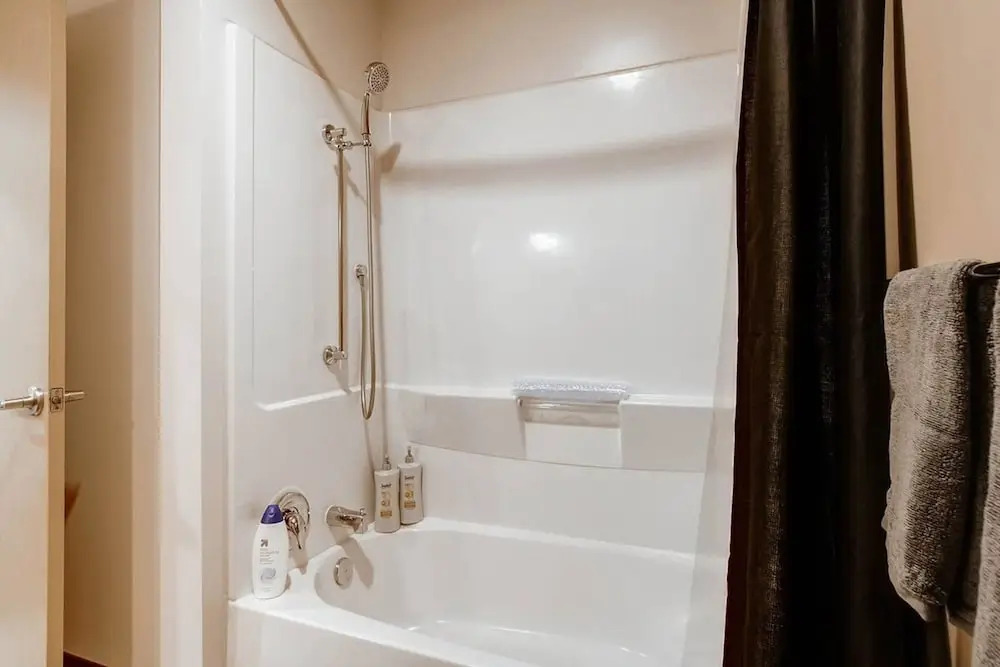 1 Location 2BR Across From Space Needle -vr1