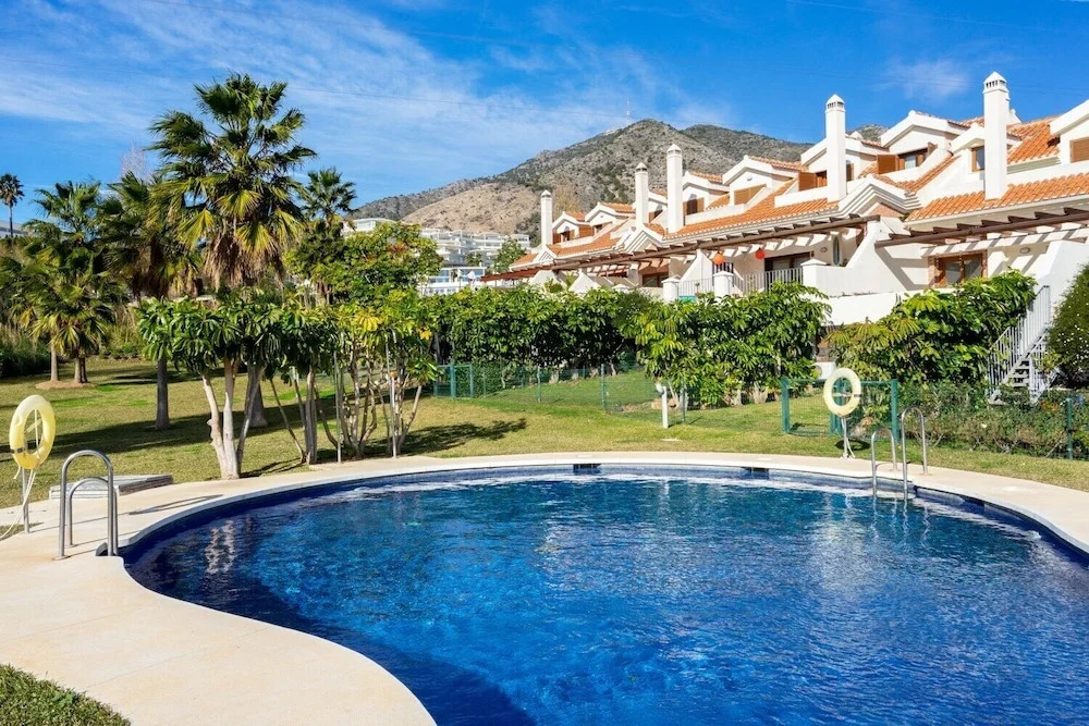 Luxury townhouse with pool