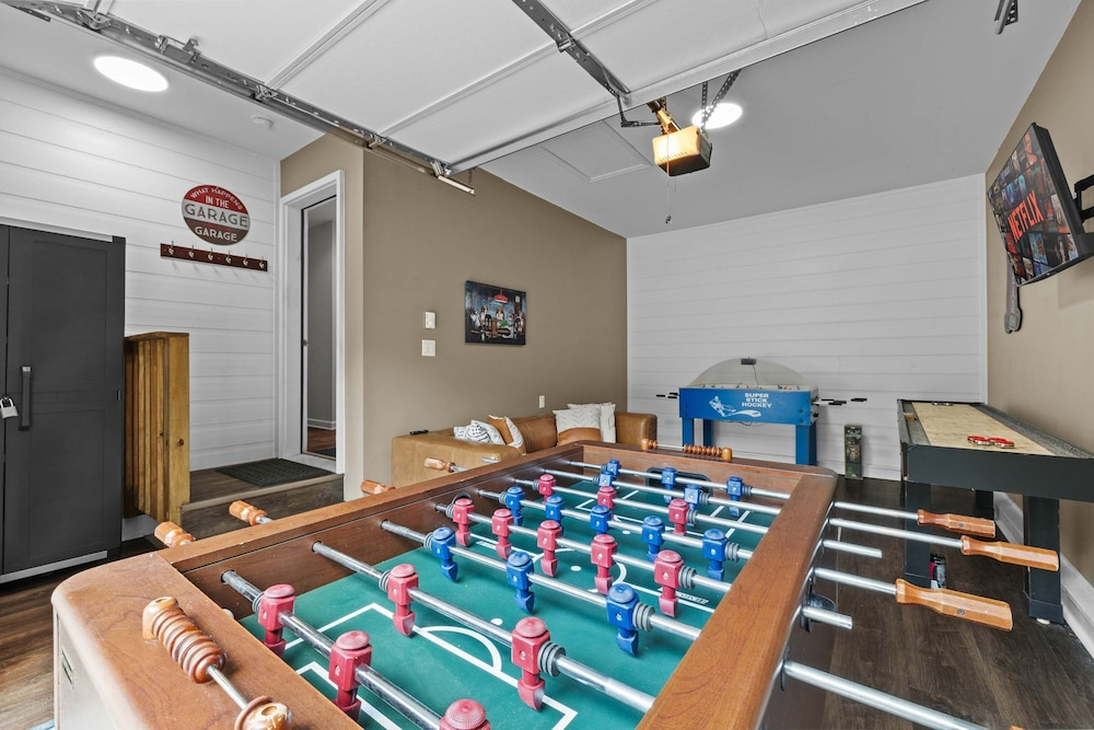 Near Jfbb With Private Hot Tub and Game Room