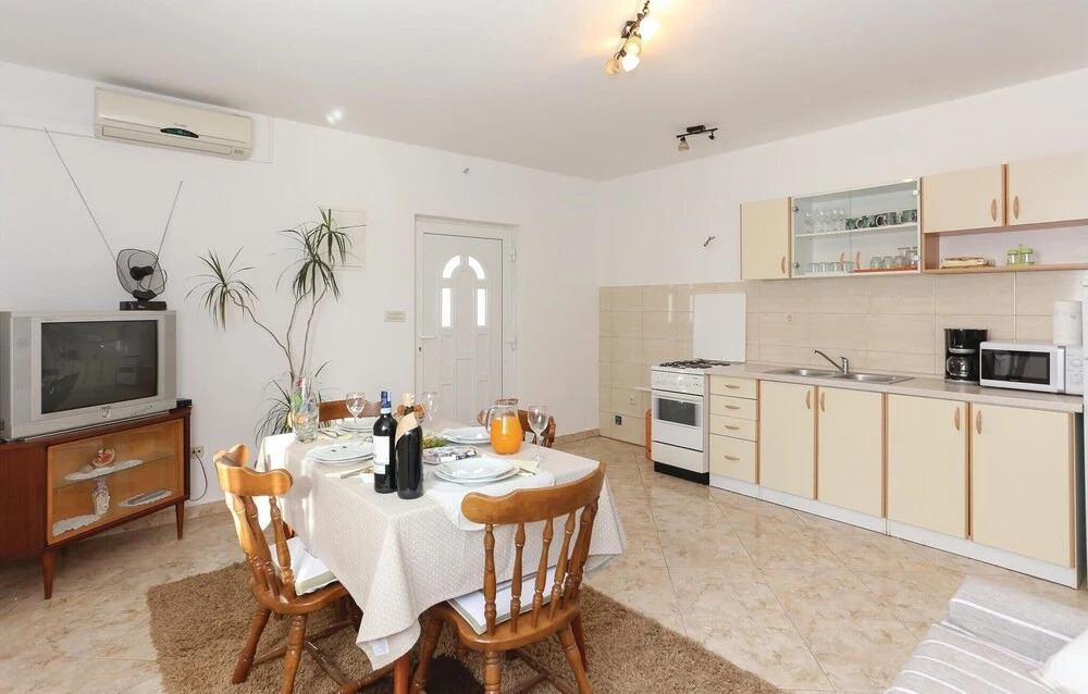 Nice Home in Solin With Wifi and 2 Bedrooms