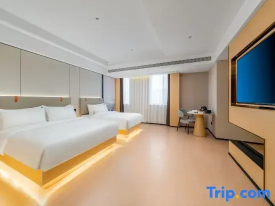 Yunlan Platinum Hotel (Danyang High-Speed Railway Station Tianbo City)