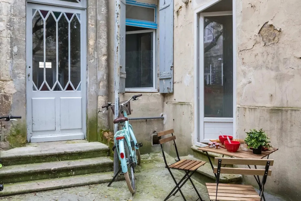 Homely Apartment Near Place de la Victoire