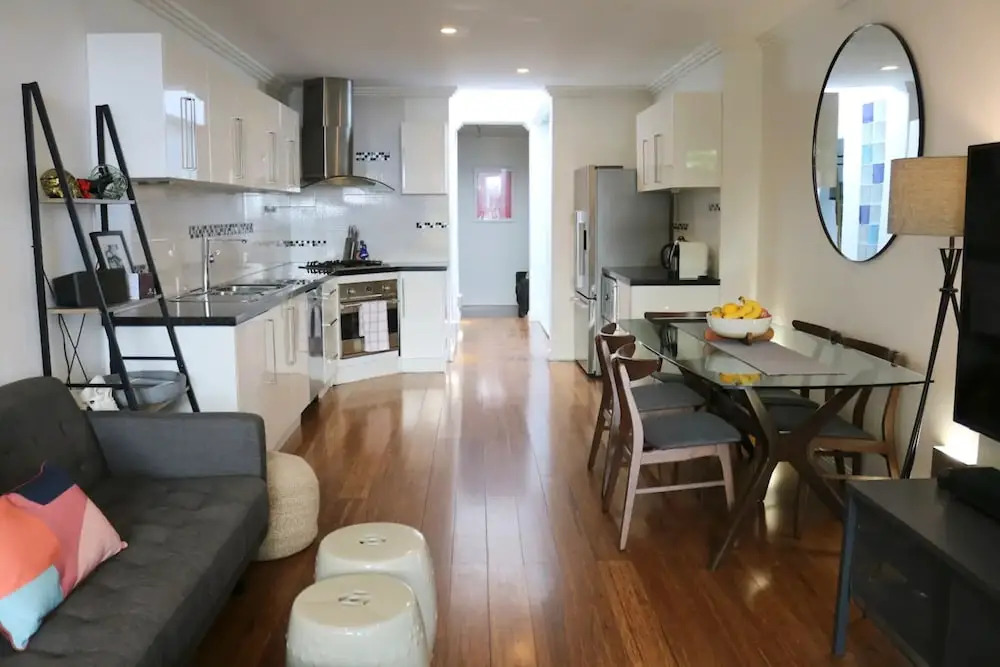 Elegant 2 Bedroom House in Inner City Oasis