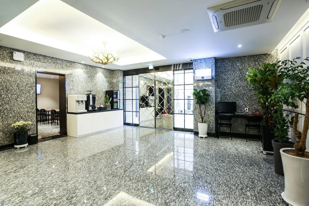 Jeonju Mari Hotel Park Store