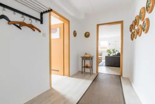 1 Private Single Room, 1 Double Room, 3 Persons (6609)