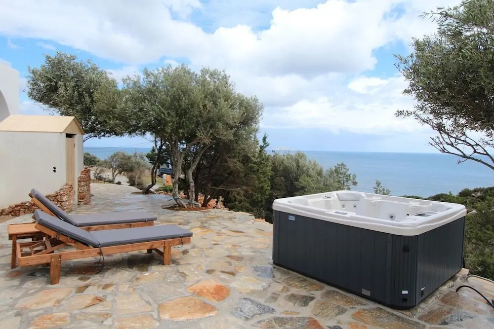 Villa Rouvis with outdoor Hot Tub
