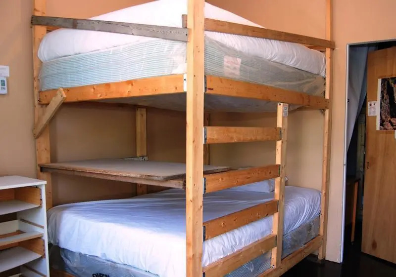 Econo Hostel