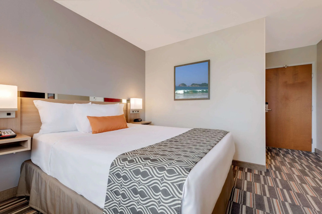 Microtel Inn & Suites by Wyndham Clarion