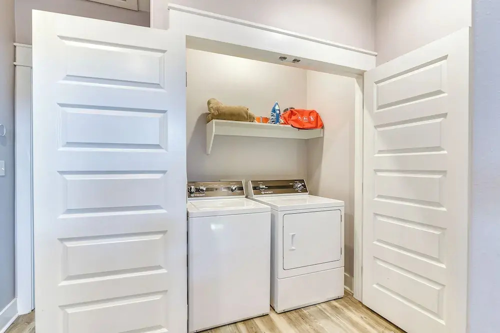 1 Block to Shore: Crystal Beach Gem, Deck & Views