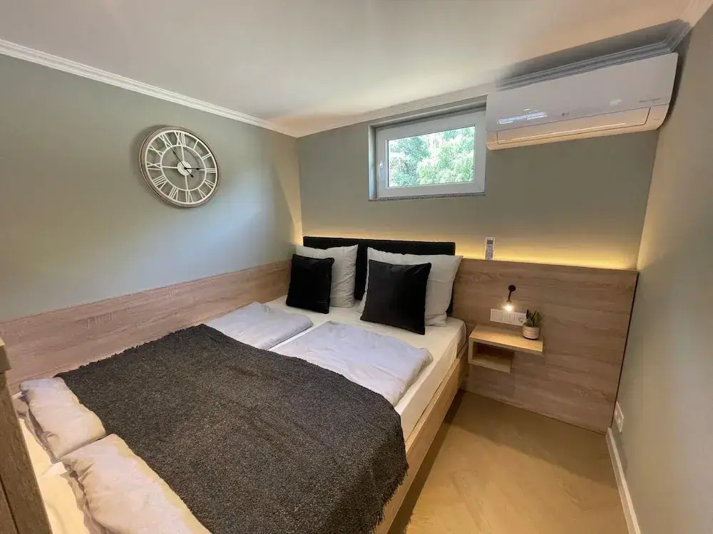 Five Studios - Premium Rooms
