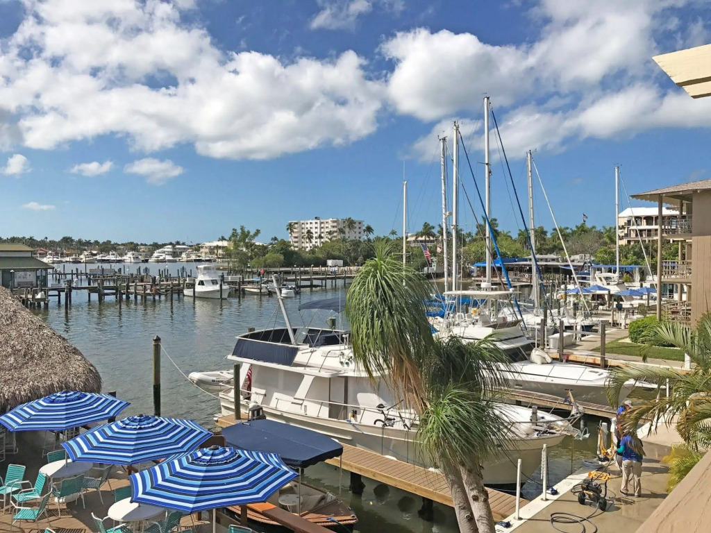Cove Inn on Naples Bay