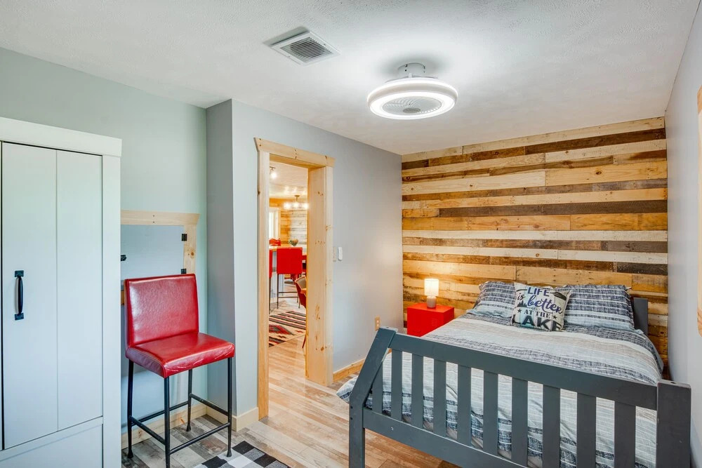 Charming Lake Chautauqua Home: Walk to Water!