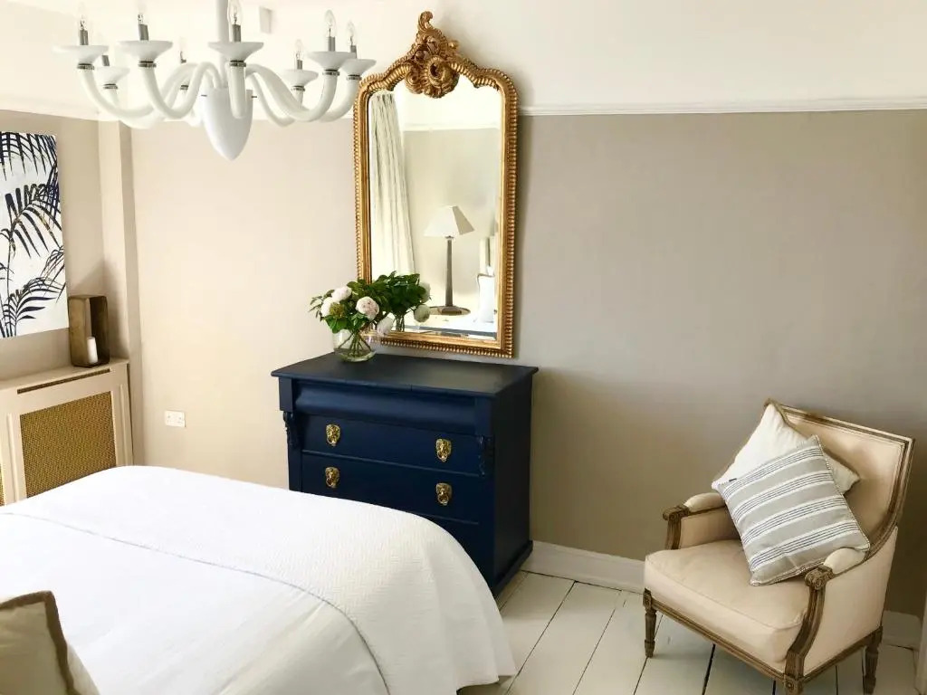 Marina Retreat - Stunning 4 bedroom, 3 bathroom house with harbour views!