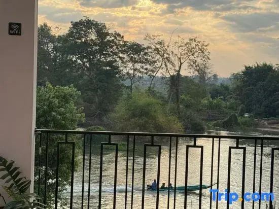Sunin Hotel Dondet Riverside