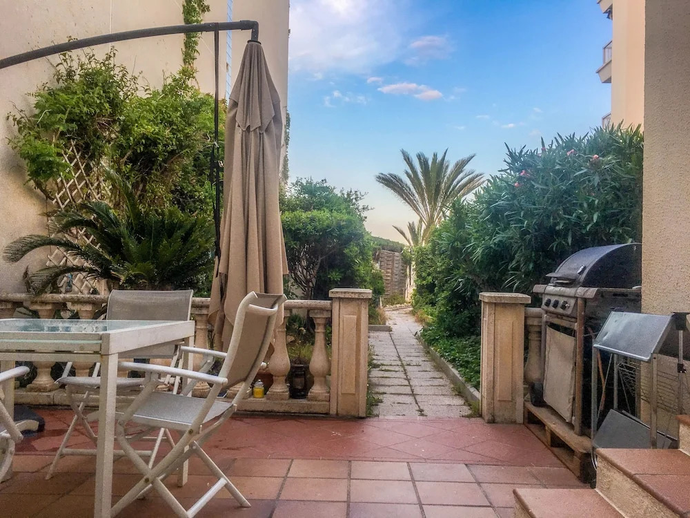 Authentic and beautiful one bedroom apartment with sea views