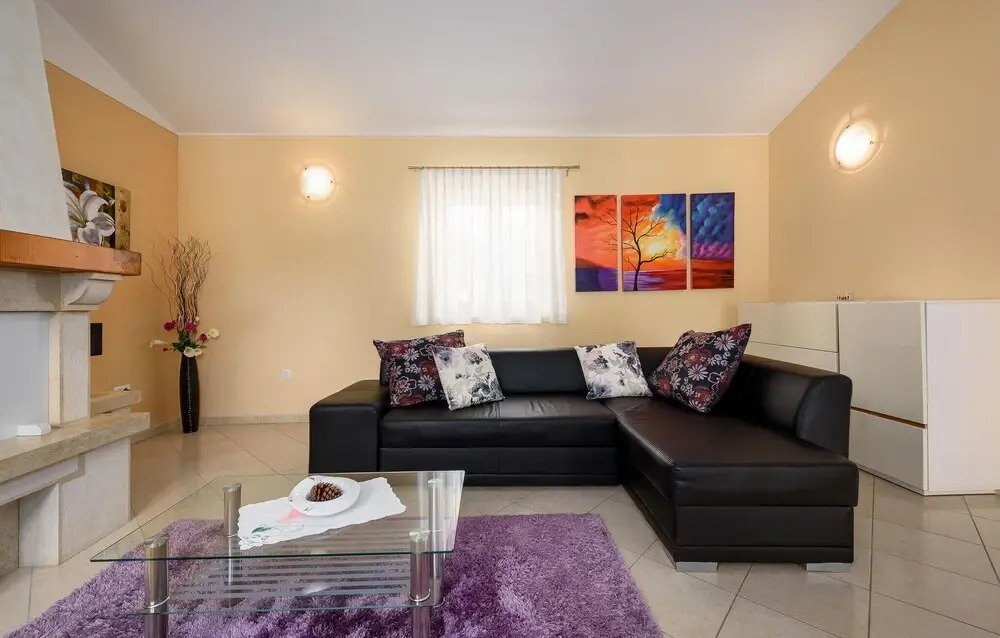 Three-Bedroom Holiday Home In Tinjan