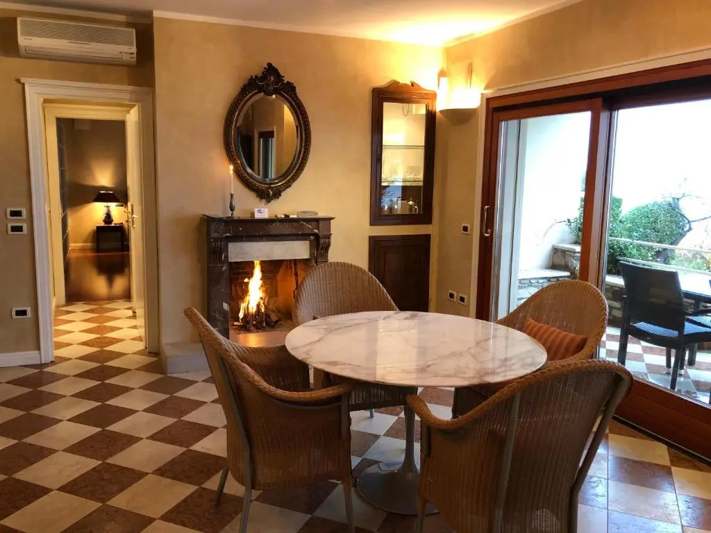 Lake Front Apartment - Direct Lake Access