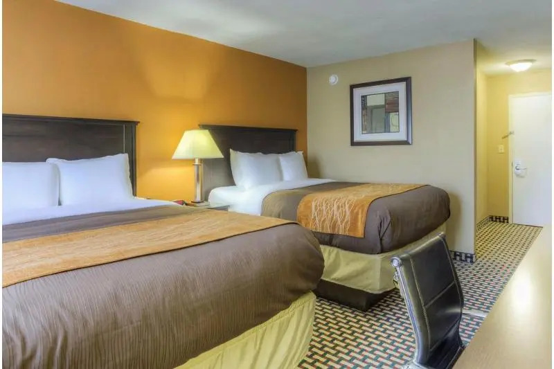 Econo Lodge Inn & Suites